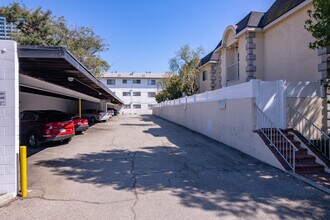 612 N Columbus Ave in Glendale, CA - Building Photo - Building Photo