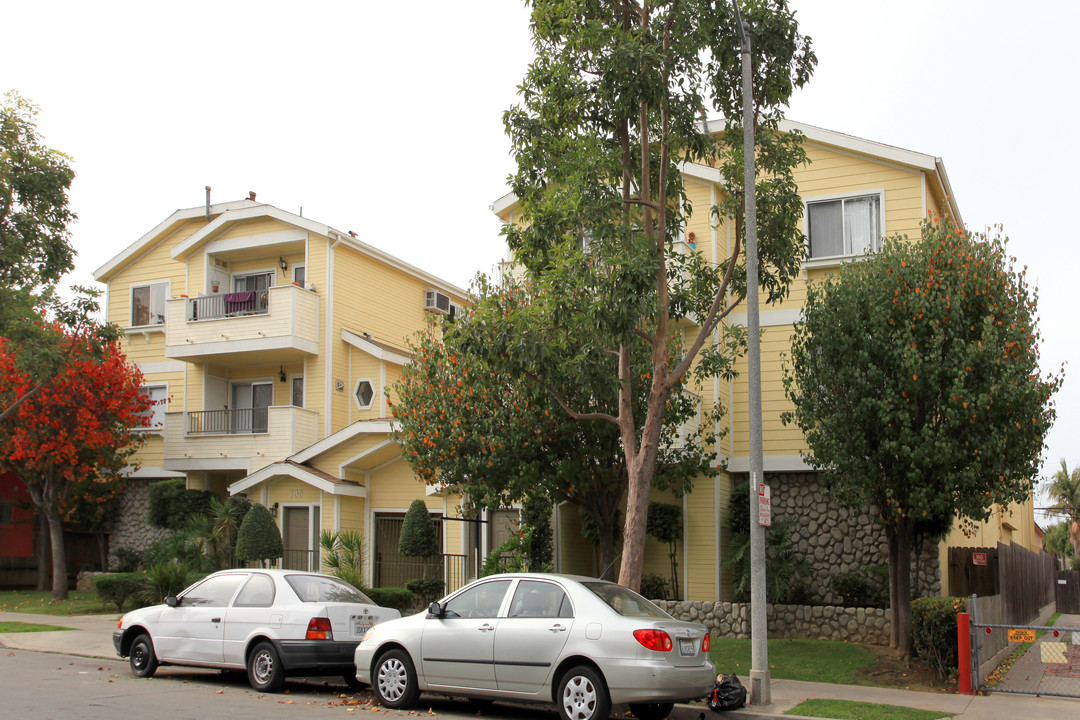 739-743 Saint Louis Ave in Long Beach, CA - Building Photo