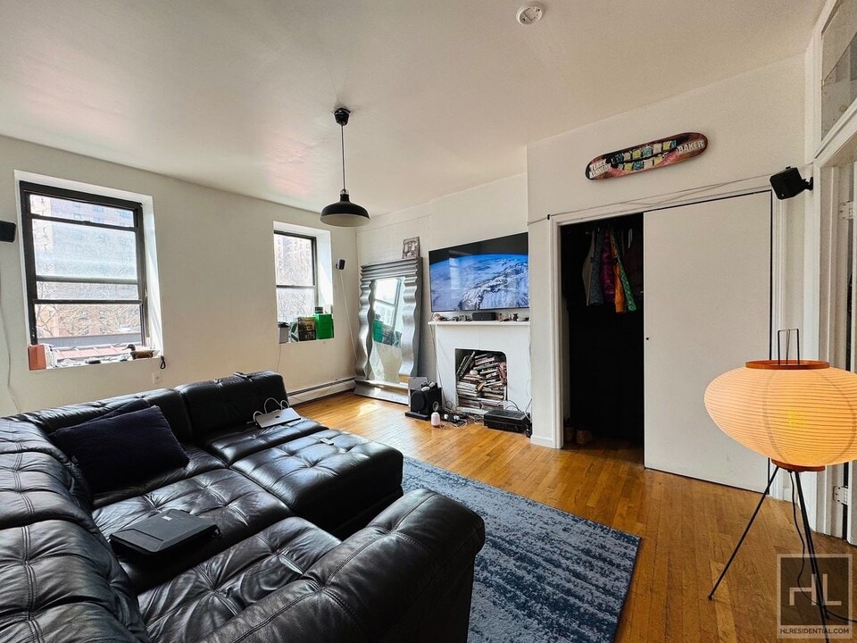 BROADWAY in Brooklyn, NY - Building Photo
