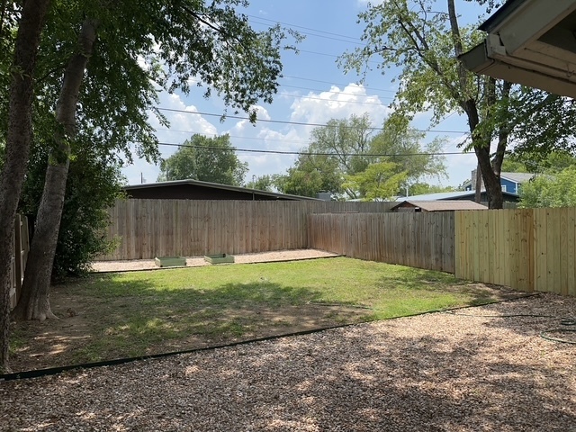 2009 Ohlen Rd in Austin, TX - Building Photo - Building Photo