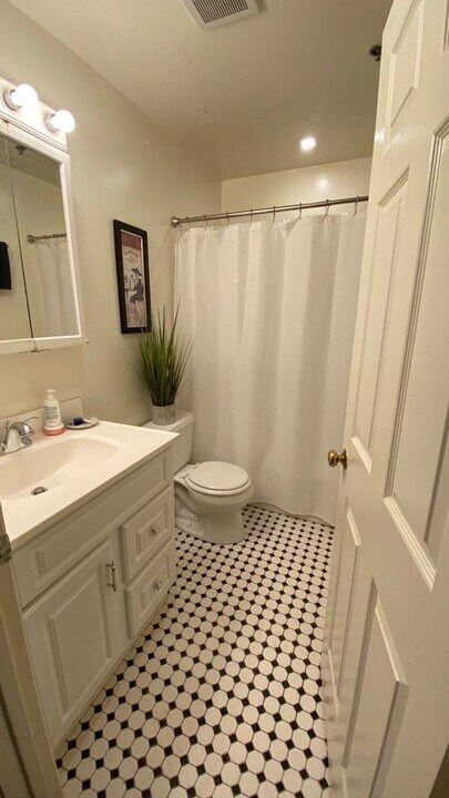 37 S Williams St, Unit 121 in Burlington, VT - Building Photo