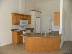 2 Red Maple Ln in Clifton Park, NY - Building Photo - Building Photo