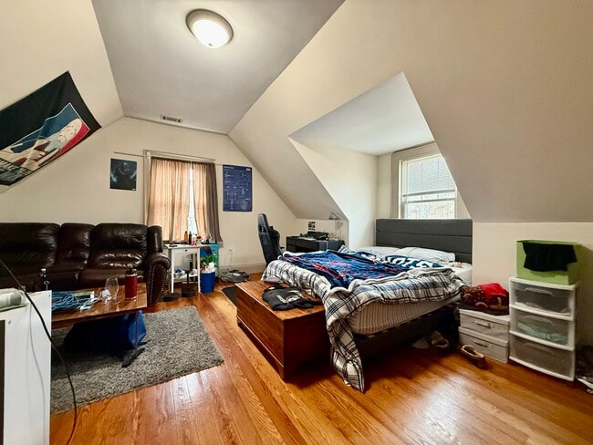 62 Englewood Ave, Unit 2 in Boston, MA - Foto de edificio - Building Photo