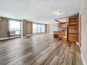 718-712 12 Ave SW in Calgary, AB - Building Photo - Building Photo