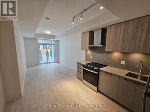 496 Plains Rd E in Burlington, ON - Building Photo - Building Photo