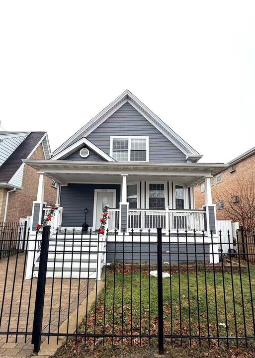 5351 W Foster Ave in Chicago, IL - Building Photo
