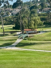 2556 Navarra Dr, Unit F in Carlsbad, CA - Foto de edificio - Building Photo
