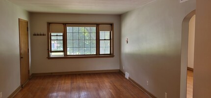 7902 W Center St, Unit #4 in Milwaukee, WI - Foto de edificio - Building Photo