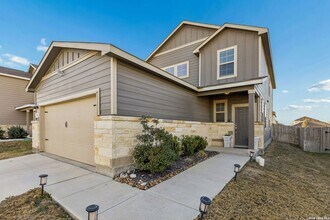 4303 Brigade Bnd in Converse, TX - Foto de edificio - Building Photo