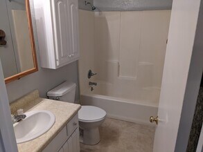 2107 10th St Pl in Coralville, IA - Building Photo - Building Photo