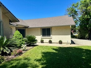 11330 Rugby Hill Dr in Redding, CA - Building Photo - Building Photo