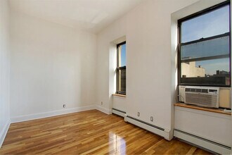 31-48 Steinway St in Queens, NY - Building Photo - Building Photo