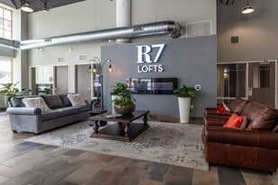 R7 Lofts in St. Paul, MN - Building Photo