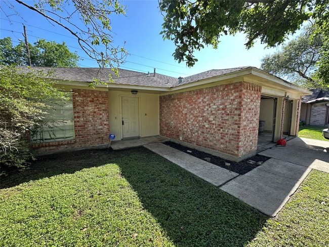 16527 Amargos Dr in Houston, TX - Building Photo - Building Photo