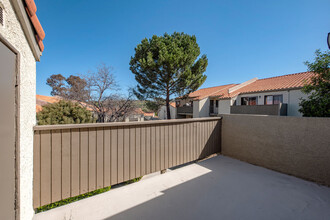 Canyon Ridge in Santa Clarita, CA - Building Photo - Building Photo