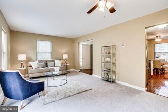 939 Barton Oaks Pl in Herndon, VA - Foto de edificio - Building Photo