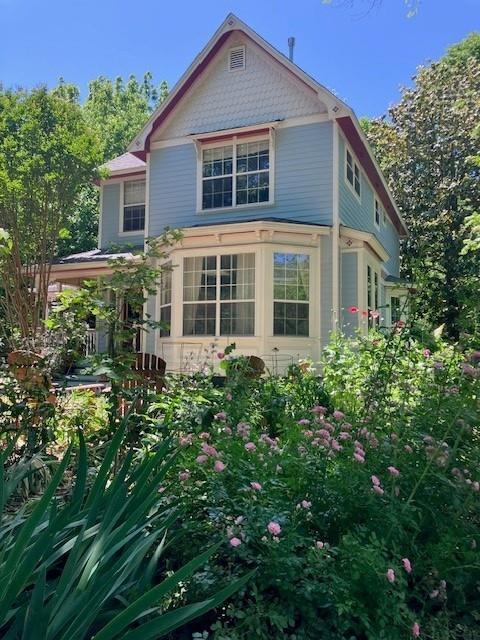 property at 689 N Willow Ave