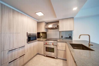 1500 Bay Rd, Unit T-1522 in Miami Beach, FL - Building Photo - Building Photo