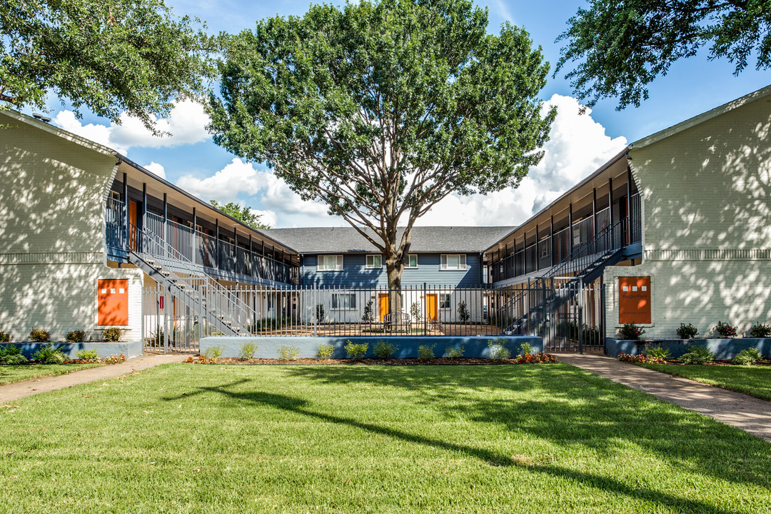 Reiger Park in Dallas, TX - Foto de edificio