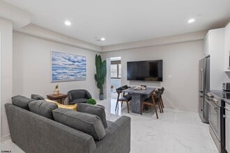 5311 Atlantic Ave in Ventnor City, NJ - Foto de edificio - Building Photo