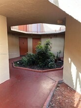 10245 NW 9th St Cir in Miami, FL - Building Photo - Building Photo