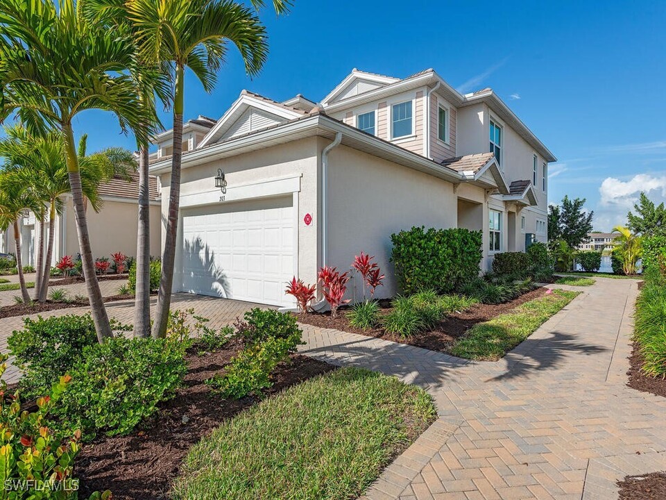 4683 Arboretum Cir in Naples, FL - Building Photo