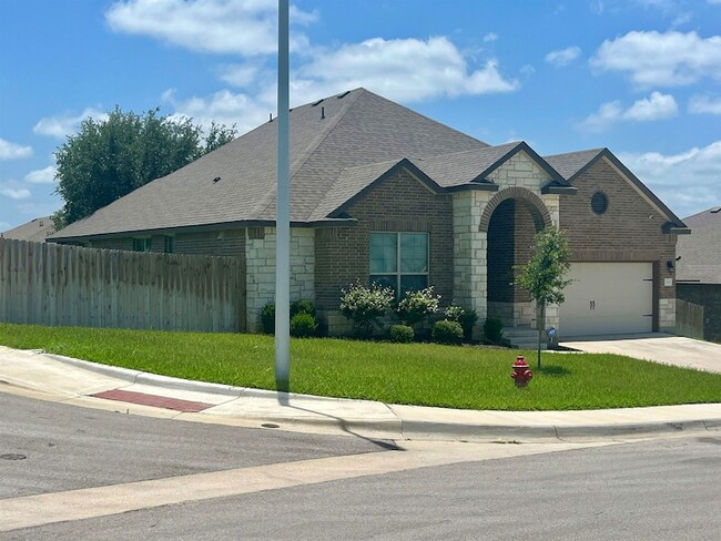 1333 Spicewood Dr in Burnet, TX - Building Photo - Building Photo