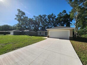 5617 NW 65th Pl in Ocala, FL - Building Photo - Building Photo