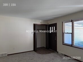 5798 Christie Ave SE in Kentwood, MI - Building Photo - Building Photo