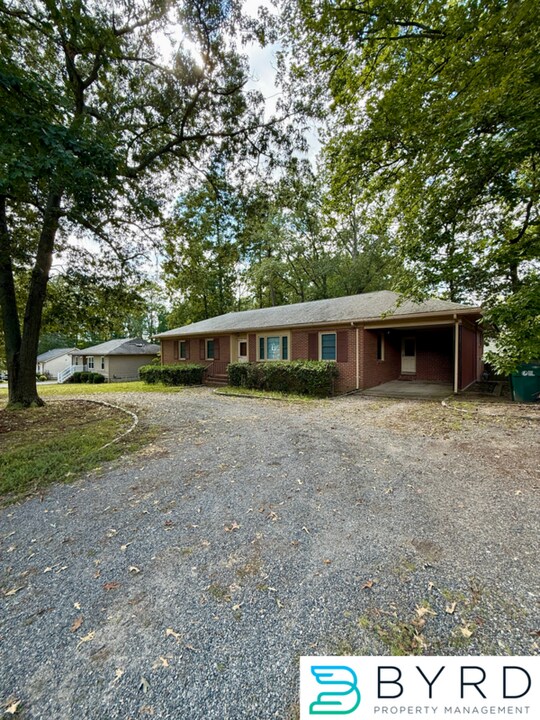 2144 Skipwith Rd in Richmond, VA - Building Photo