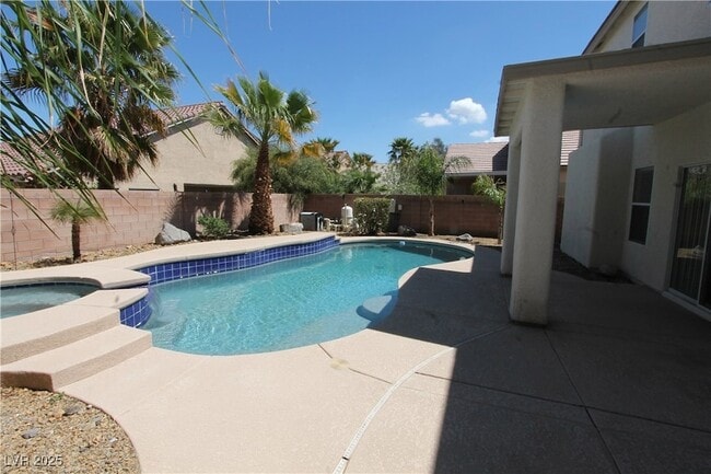 2586 Highland Cliff Dr in Henderson, NV - Building Photo - Building Photo