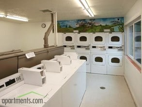Bayshore Apartments in Astoria, OR - Foto de edificio - Interior Photo