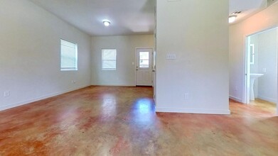 209 Jackman St in San Marcos, TX - Foto de edificio - Building Photo