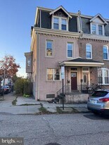 389 Conarroe St in Philadelphia, PA - Building Photo