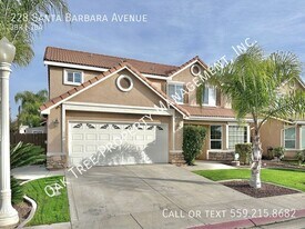 228 Santa Barbara Ave in Sanger, CA - Building Photo