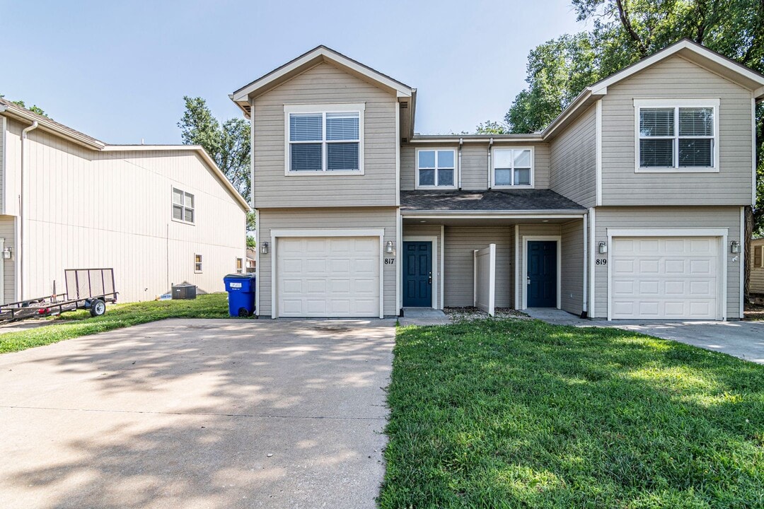 817 W 13th St in Junction City, KS - Building Photo