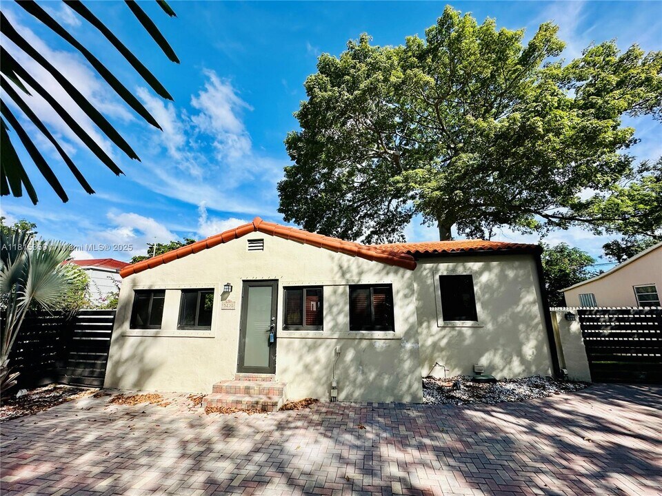 5231 SW 5th Terrace in Coral Gables, FL - Building Photo