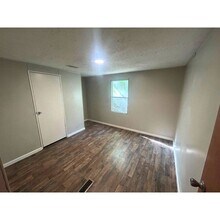 2395 Parrott Dr in Florence, SC - Building Photo - Building Photo