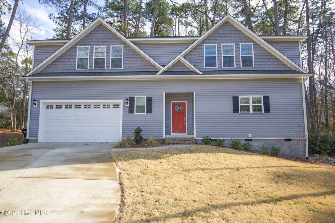 8 Duncan Ln in Pinehurst, NC - Building Photo