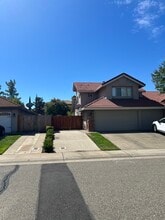 102 Atfield Way in Folsom, CA - Building Photo - Building Photo