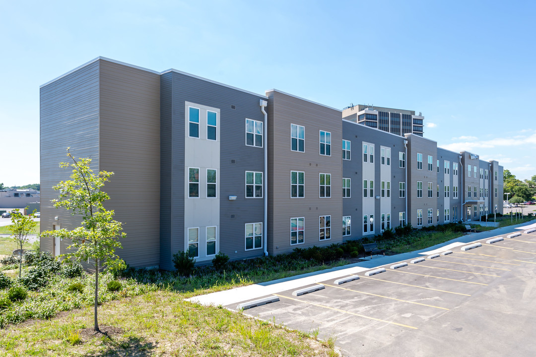 Roselawn Gardens in Cincinnati, OH - Foto de edificio