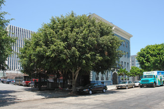 AVILA LA PAZ CENTER LLC in Los Angeles, CA - Foto de edificio - Building Photo