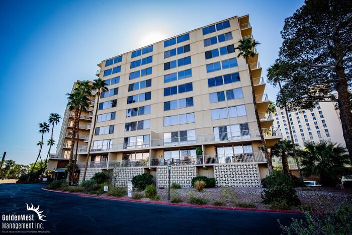 205 E Harmon Ave in Las Vegas, NV - Building Photo