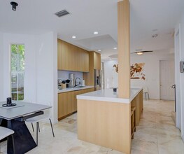 4867 Ponce de Leon Blvd, Unit A in Coral Gables, FL - Building Photo - Building Photo