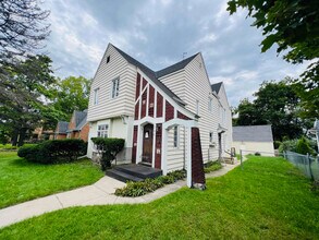 706 S Arnold St in Mt. Pleasant, MI - Foto de edificio - Building Photo