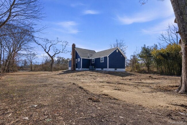 452 Montauk Hwy in East Quogue, NY - Building Photo - Building Photo