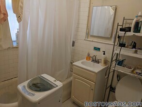 726 Washington St in Brookline, MA - Foto de edificio - Building Photo