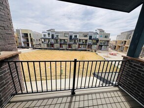 1752 Peak Loop in Broomfield, CO - Building Photo - Building Photo