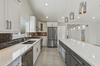 6017 Encino Ave in Los Angeles, CA - Building Photo - Building Photo