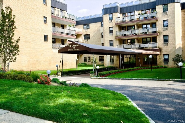 40 Stoner Ave in Great Neck, NY - Building Photo - Building Photo